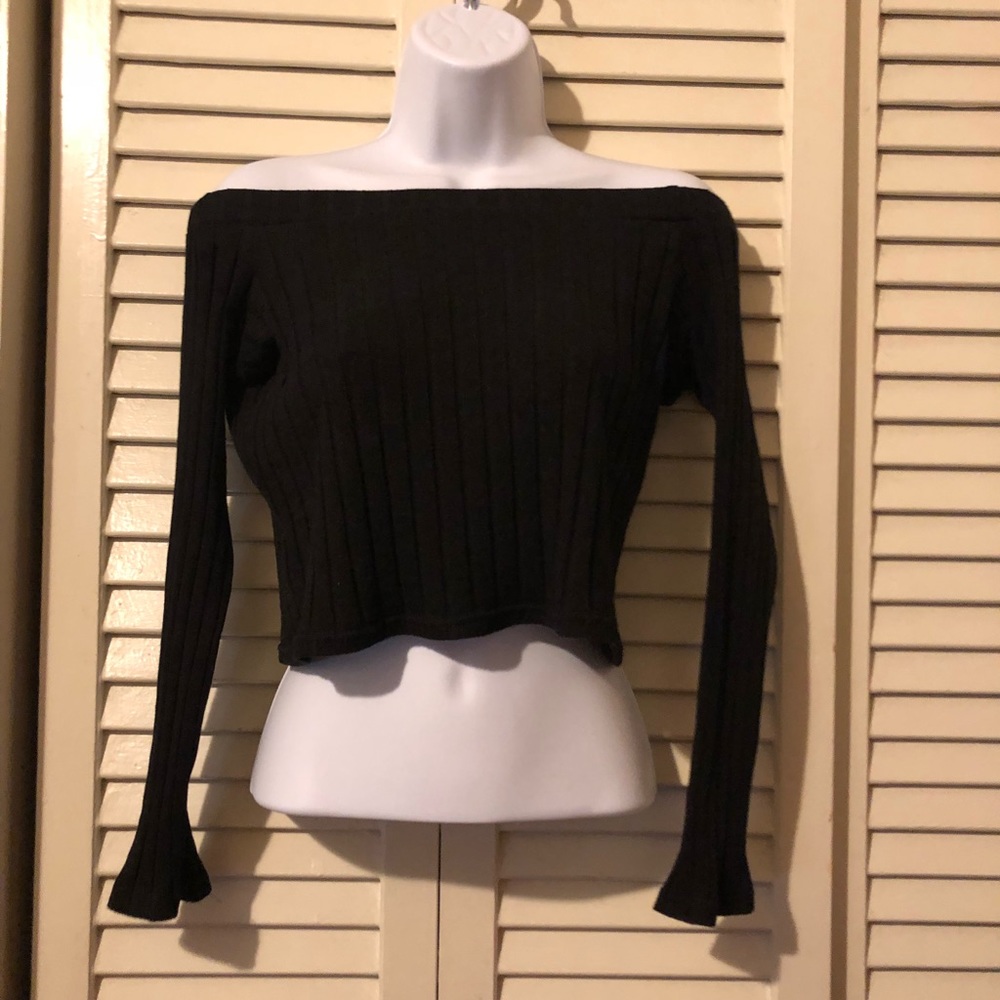 Cold Shoulder Textured Crop Top